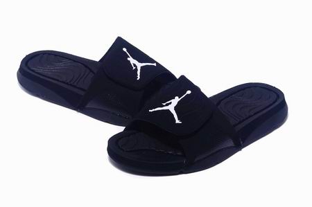 Jordan Hydro IV Retro slippers black