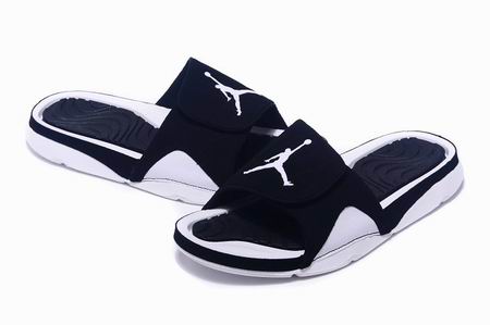 Jordan Hydro IV Retro slippers black white