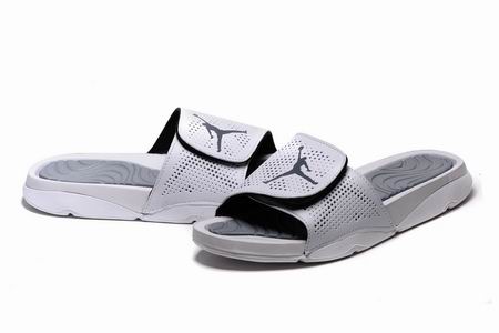 Jordan Hydro V Retro slippers grey